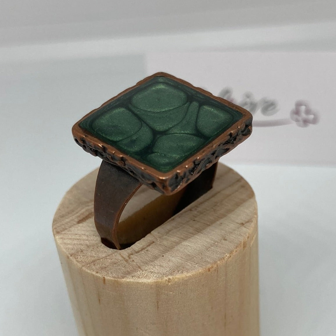 Anello quadrato in rame, regolabile, dipinto e vetrificato a mano