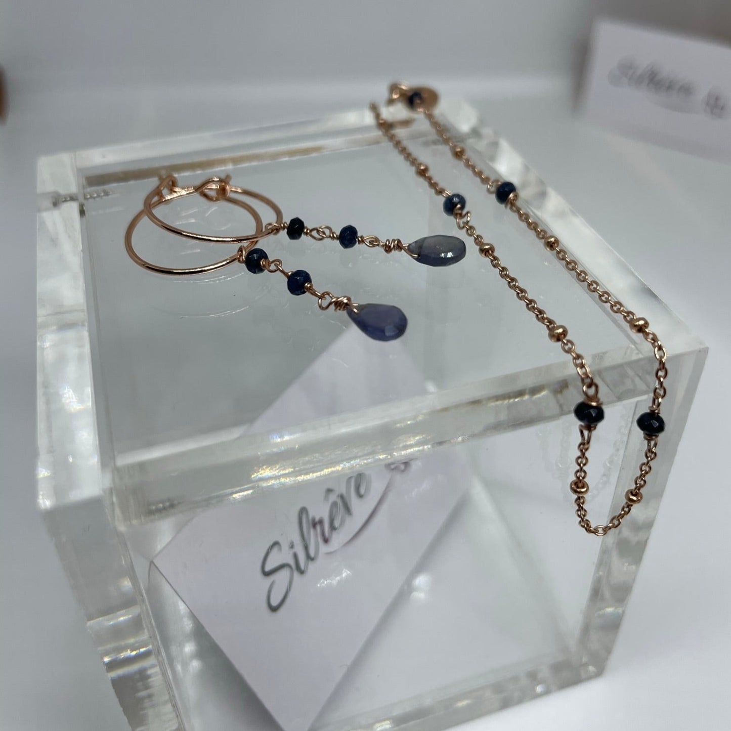 Parure girocollo e/o orecchini e/o braccialetto in Ag. 925, con pietre preziose