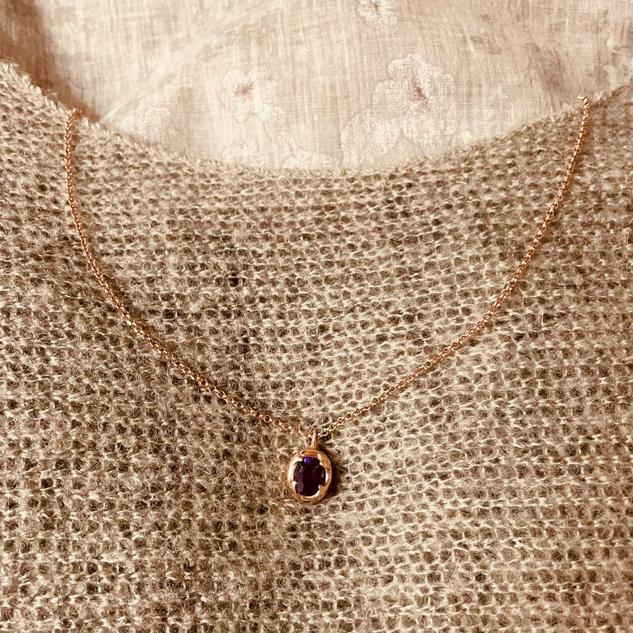 Girocollo in Ag 925 rosato con castone Ametista in bronzo