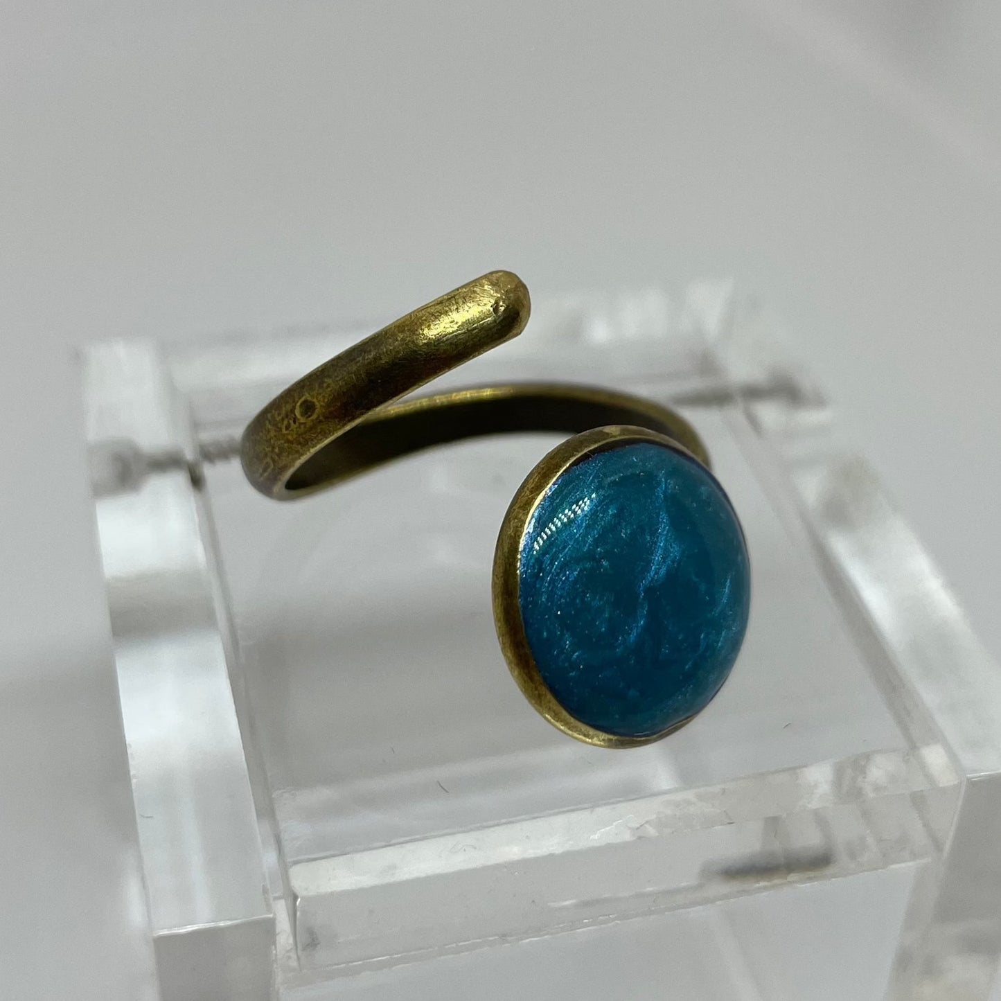 Anello a serpente in bronzo 'vassoio singolo', regolabile, dipinto e vetrificato a mano