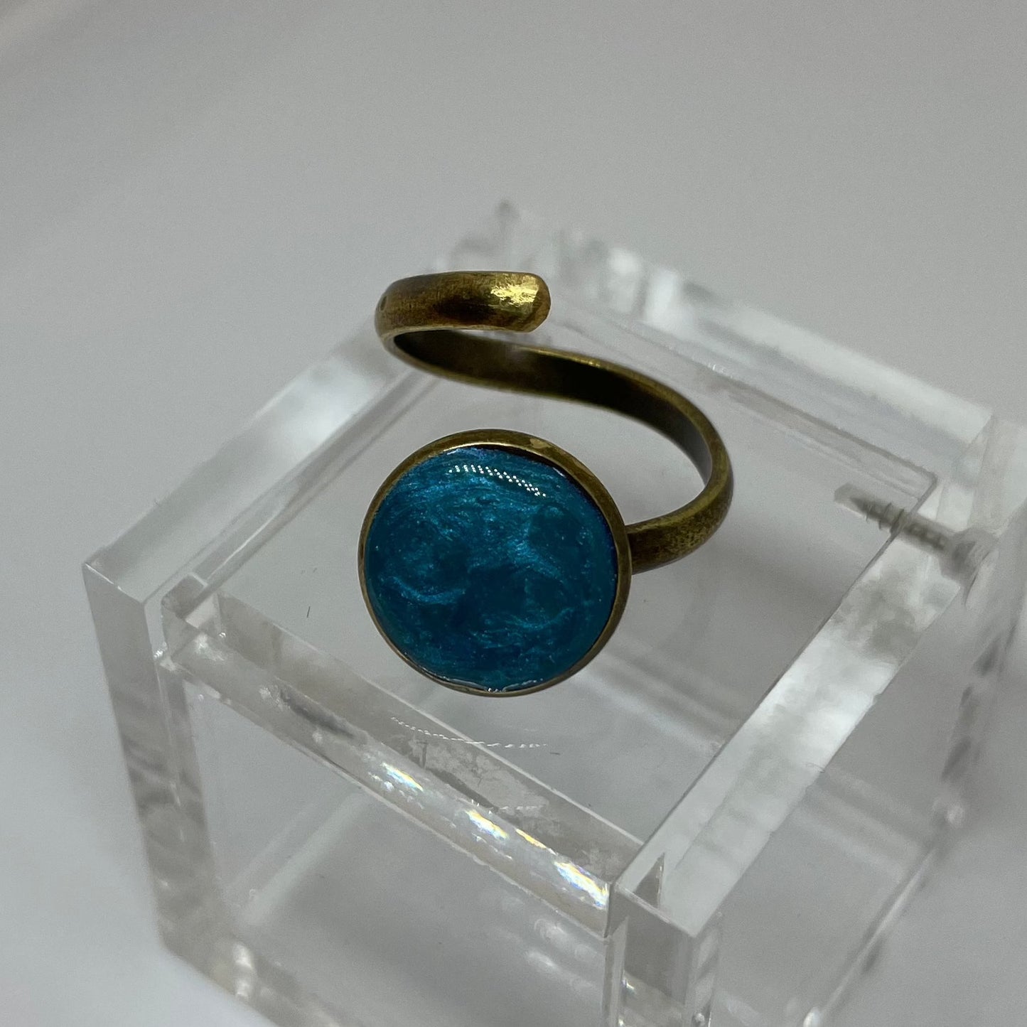 Anello a serpente in bronzo 'vassoio singolo', regolabile, dipinto e vetrificato a mano