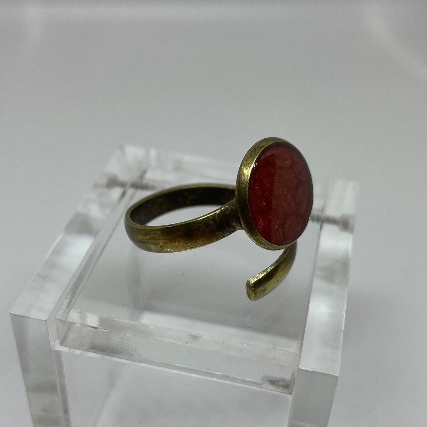 Anello a serpente in bronzo 'vassoio singolo', regolabile, dipinto e vetrificato a mano