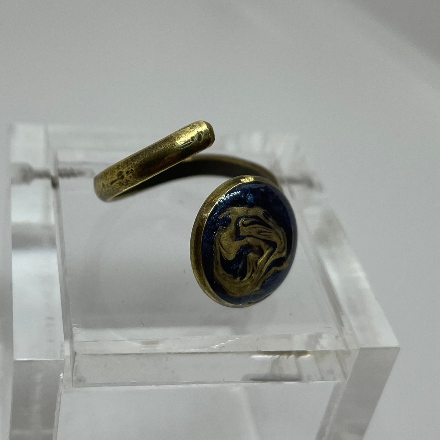 Anello a serpente in bronzo 'vassoio singolo', regolabile, dipinto e vetrificato a mano