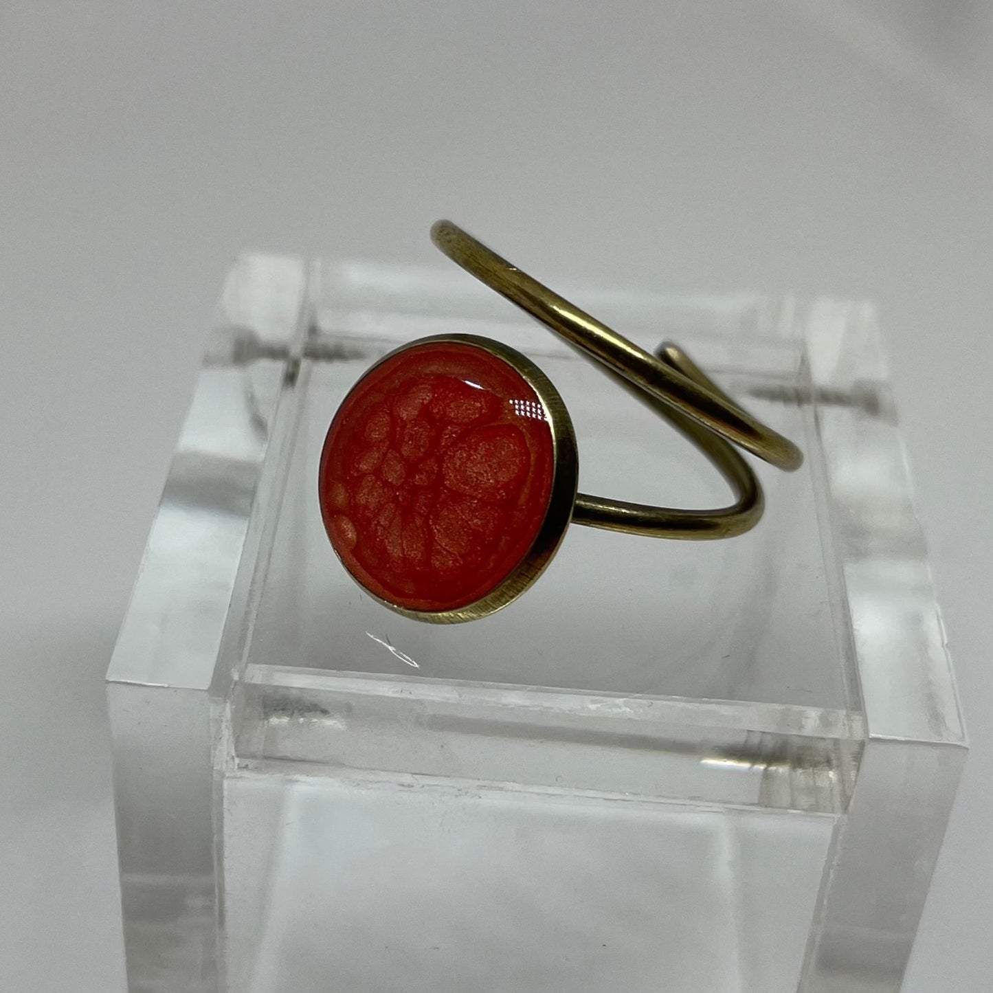Anello a serpente in bronzo 'vassoio singolo', regolabile, dipinto e vetrificato a mano