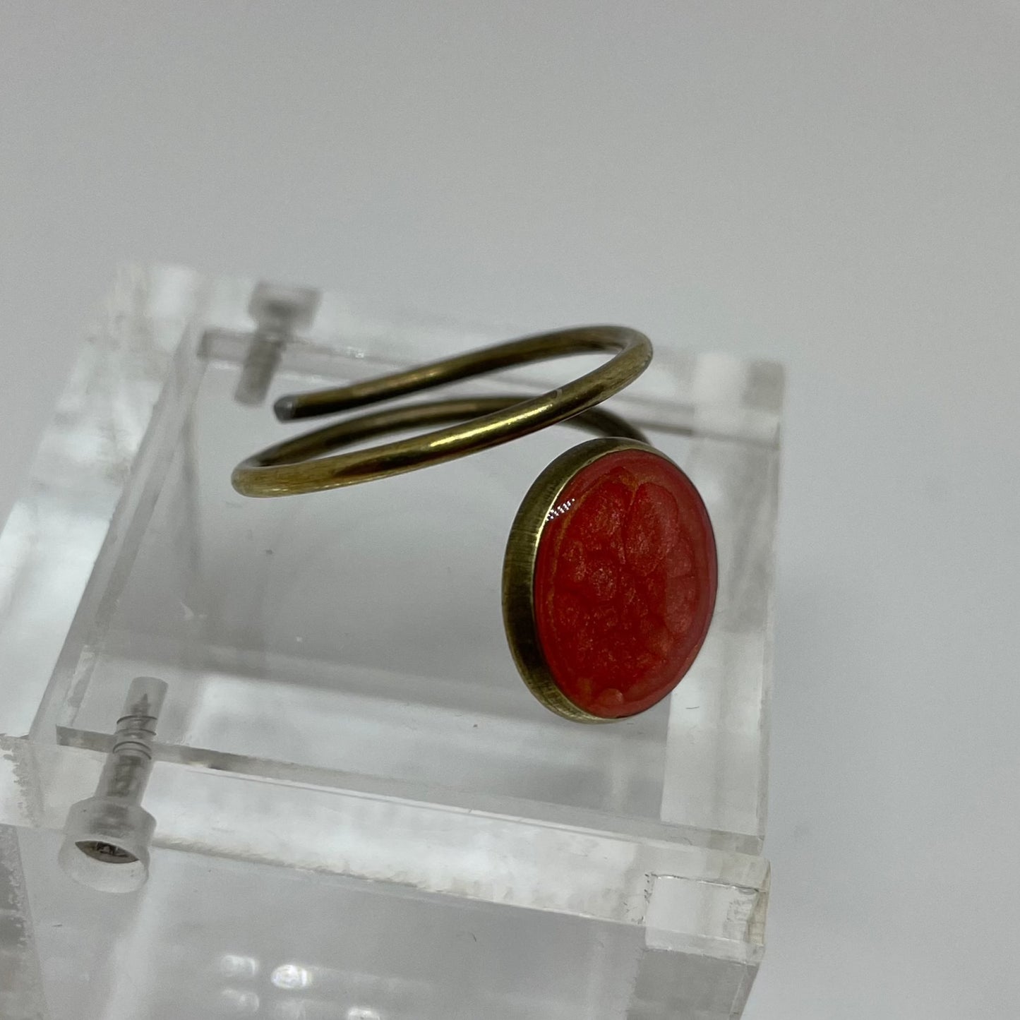 Anello a serpente 'doppio giro vassoio singolo' in bronzo, regolabile, dipinto e vetrificato a mano