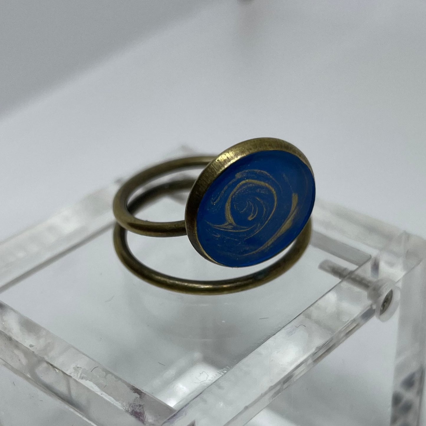 Anello a serpente 'doppio giro vassoio singolo' in bronzo, regolabile, dipinto e vetrificato a mano
