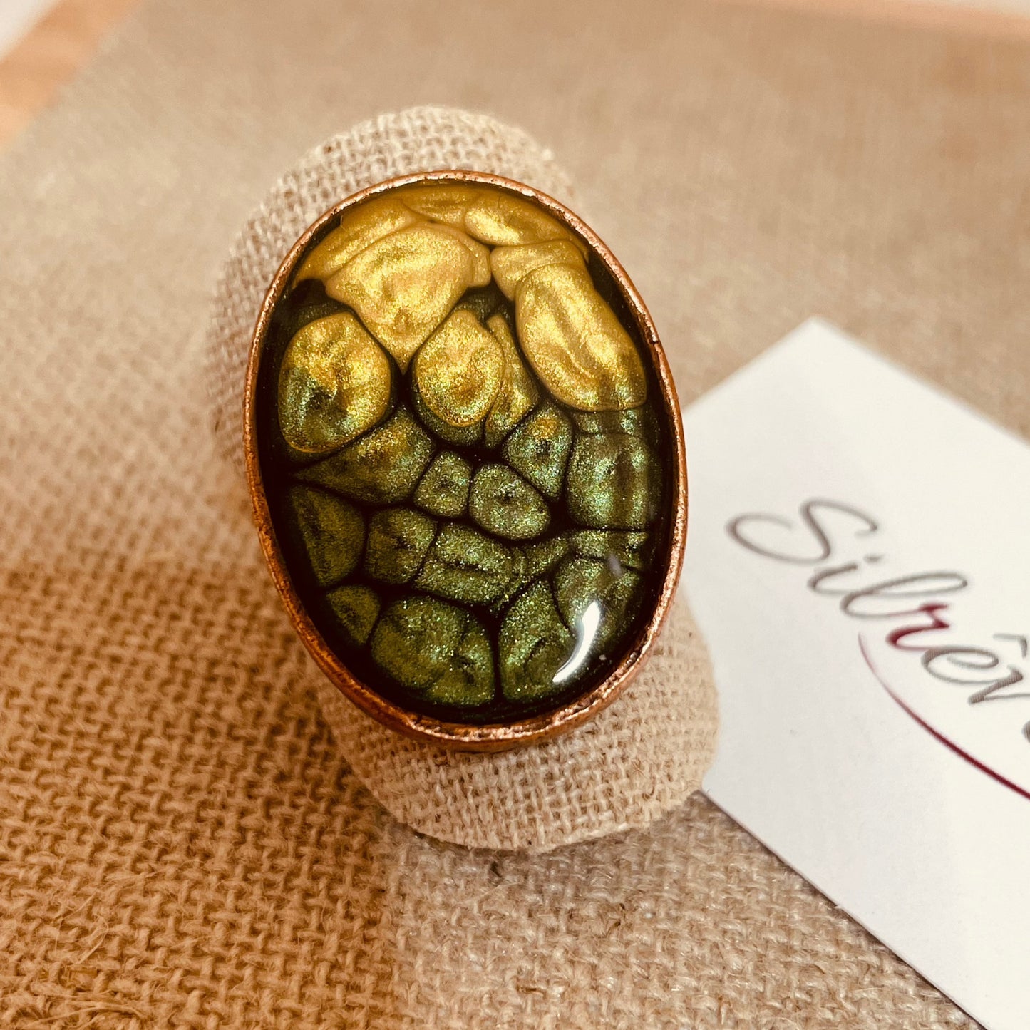 Anello ovale in rame, regolabile, dipinto e vetrificato a mano