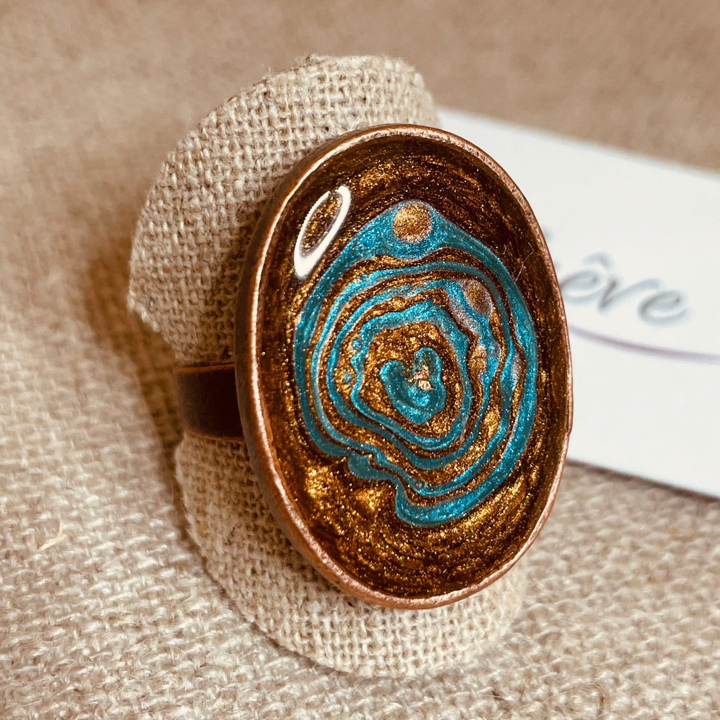 Anello ovale in rame, regolabile, dipinto e vetrificato a mano