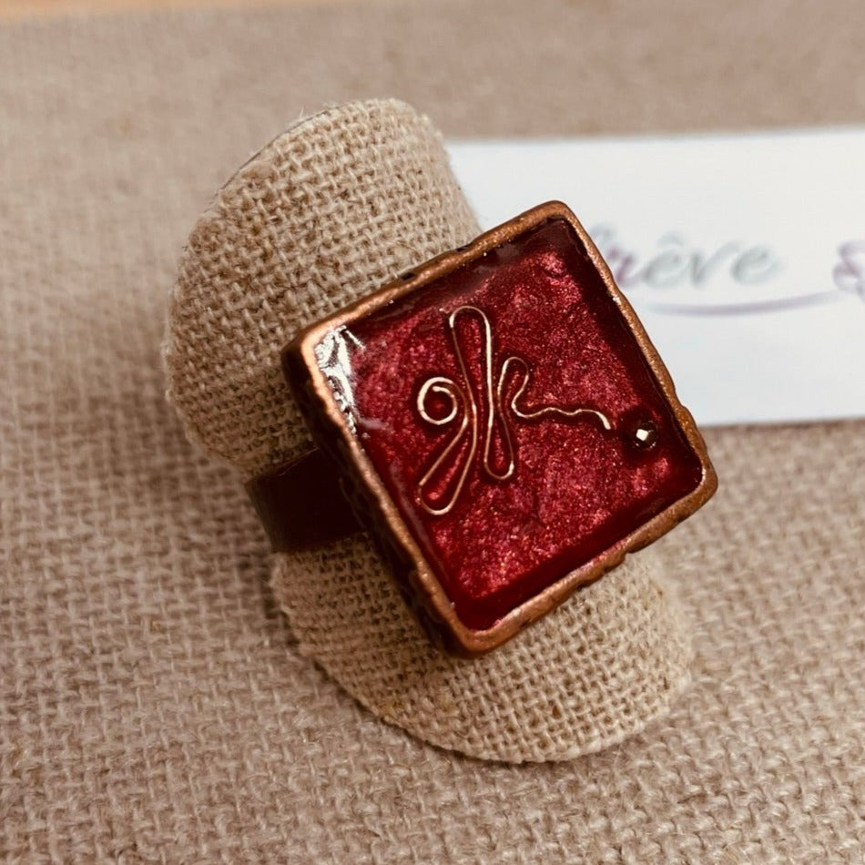 Anello quadrato in rame, regolabile, dipinto e vetrificato a mano