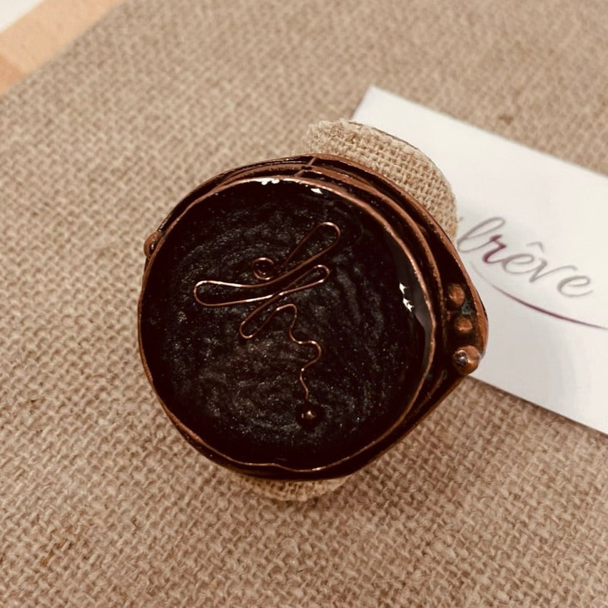 Anello tondo in rame rosso, regolabile, dipinto e vetrificato a mano