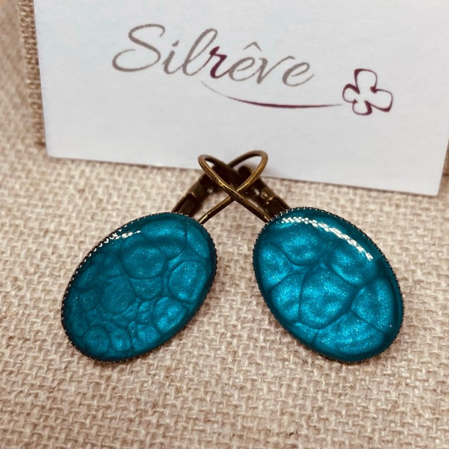 Orecchini ovali in bronzo, smaltati e vetrificati amano.