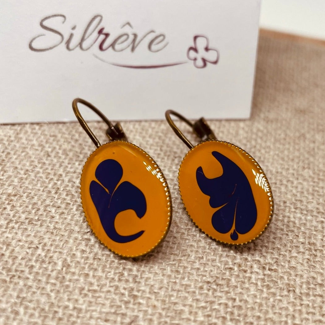Orecchini ovali in bronzo, smaltati e vetrificati amano.