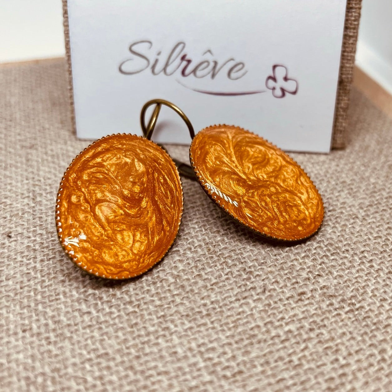 Orecchini ovali in bronzo (large) smaltati e vetrificati amano.