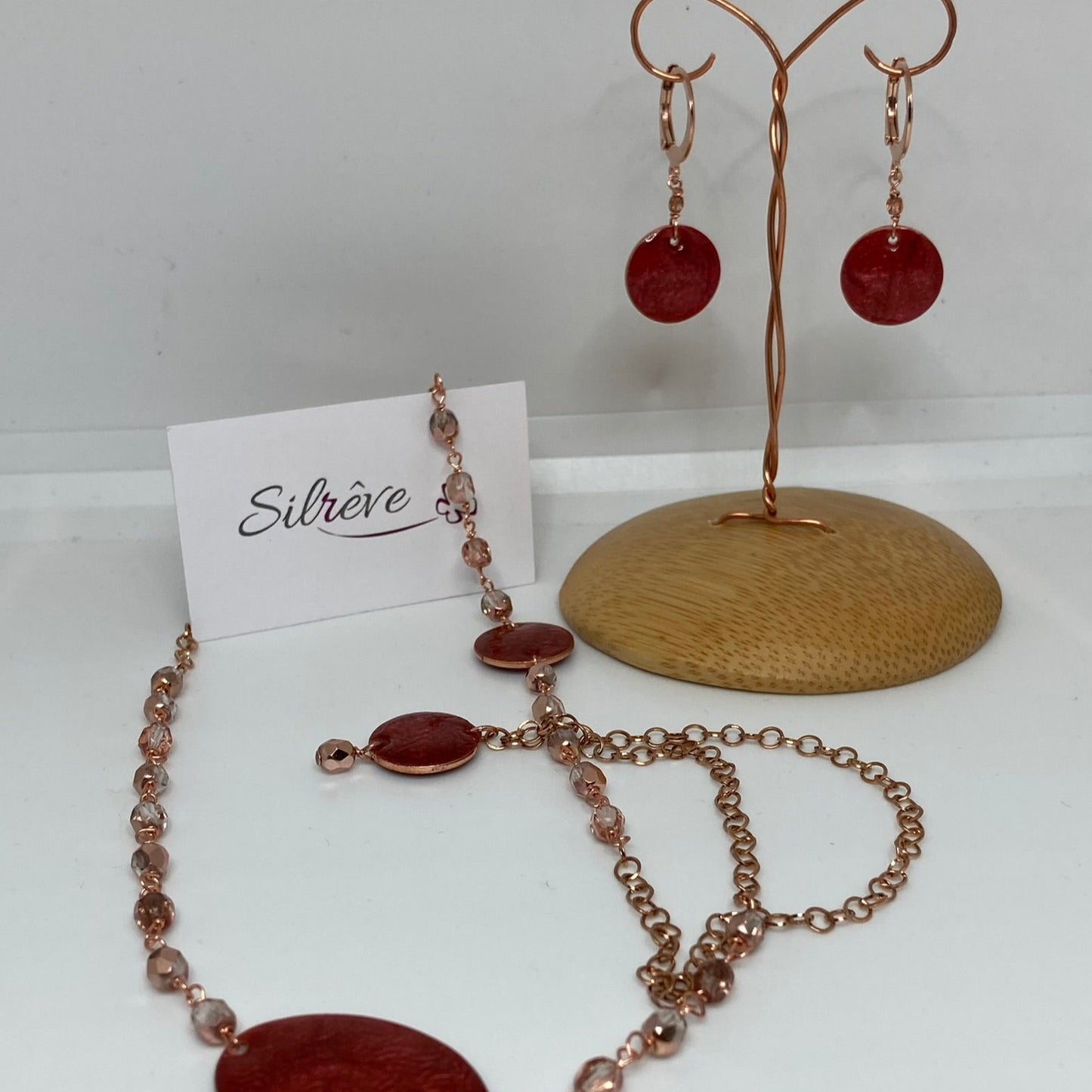 Collana in rame con inserti tondo e ovale dipinti e vetrificati a mano, impreziosita con cristalli