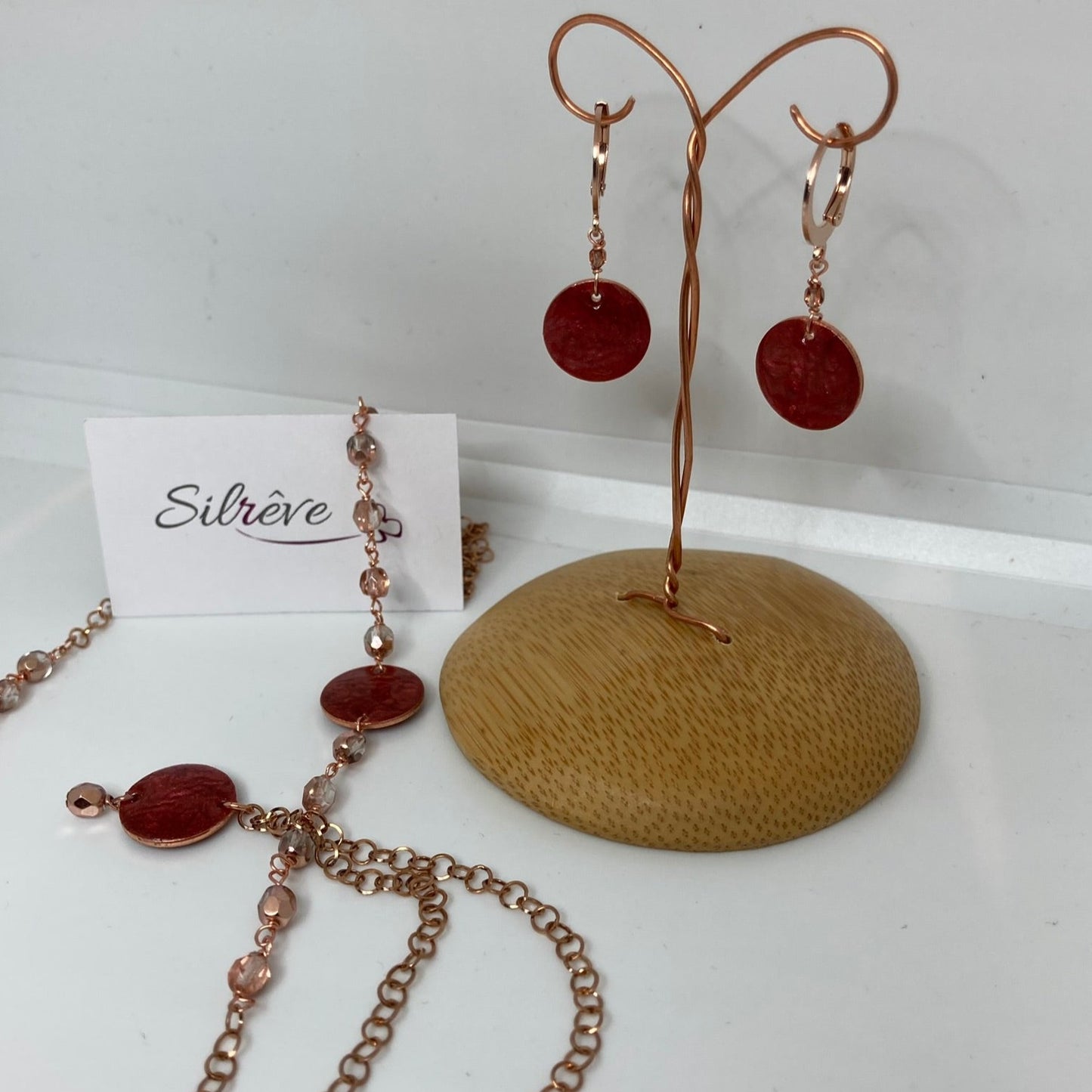 Collana in rame con inserti tondo e ovale dipinti e vetrificati a mano, impreziosita con cristalli