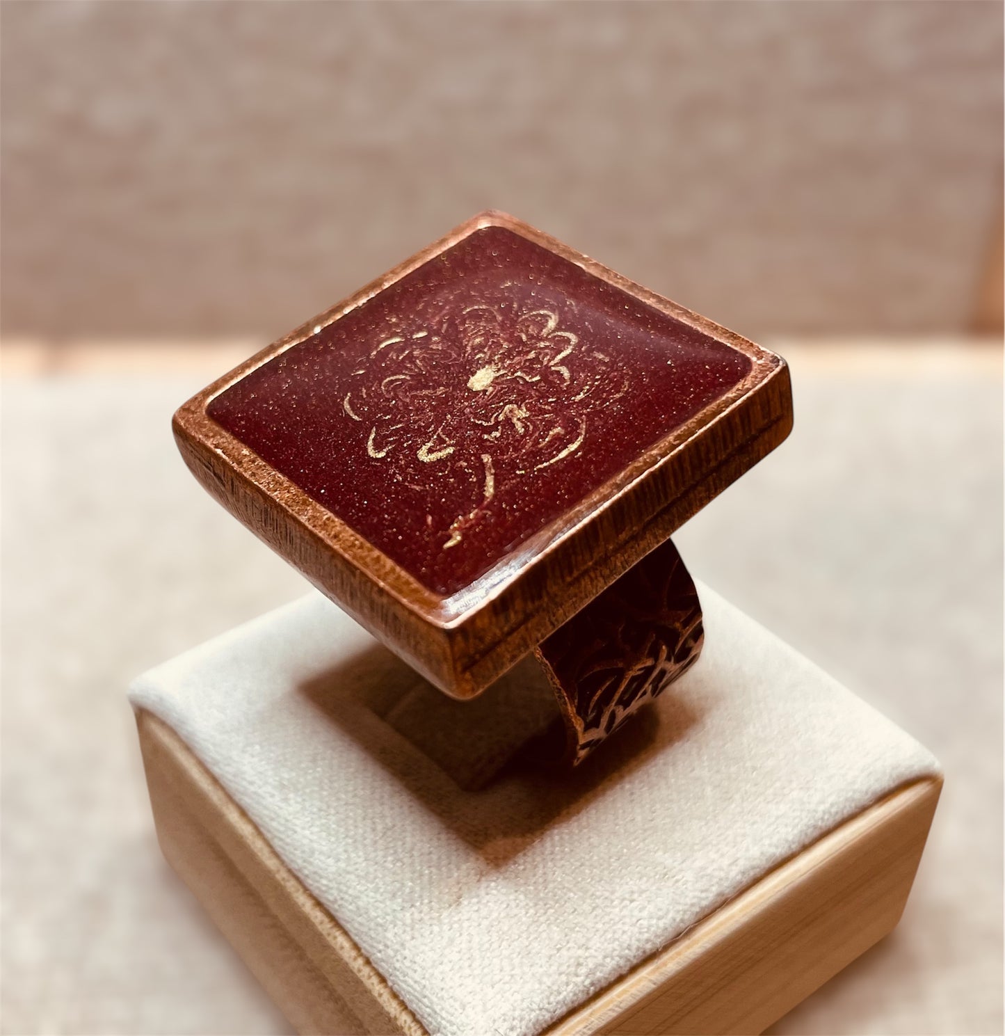 Anello quadrato in rame rosso 'Olio su tela'
