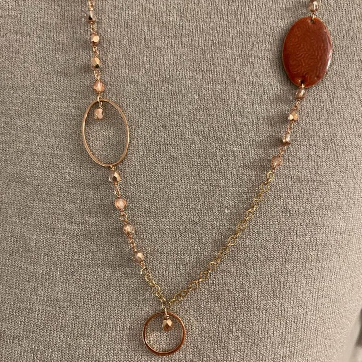 Collana in rame con inserti tondo e ovale dipinti e vetrificati a mano, impreziosita con cristalli