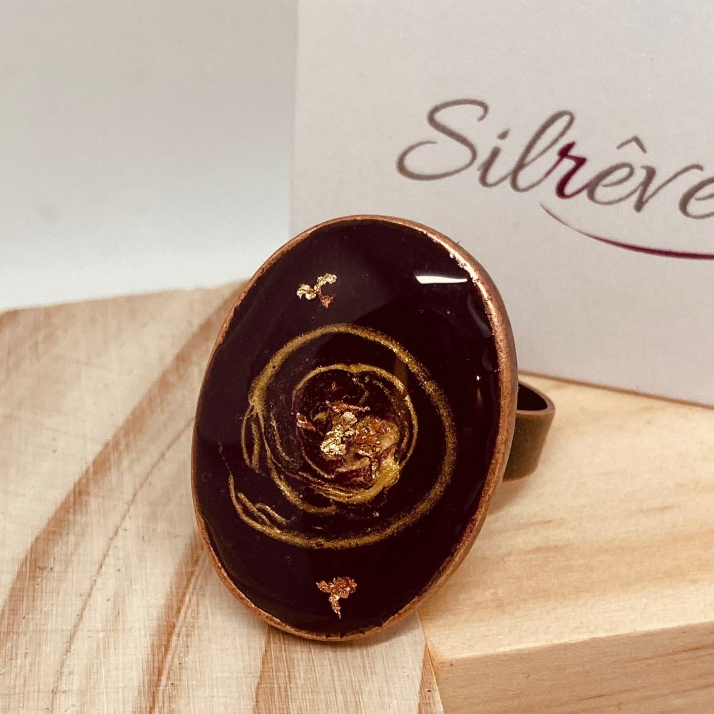 Anello ovale in rame, regolabile, dipinto e vetrificato a mano