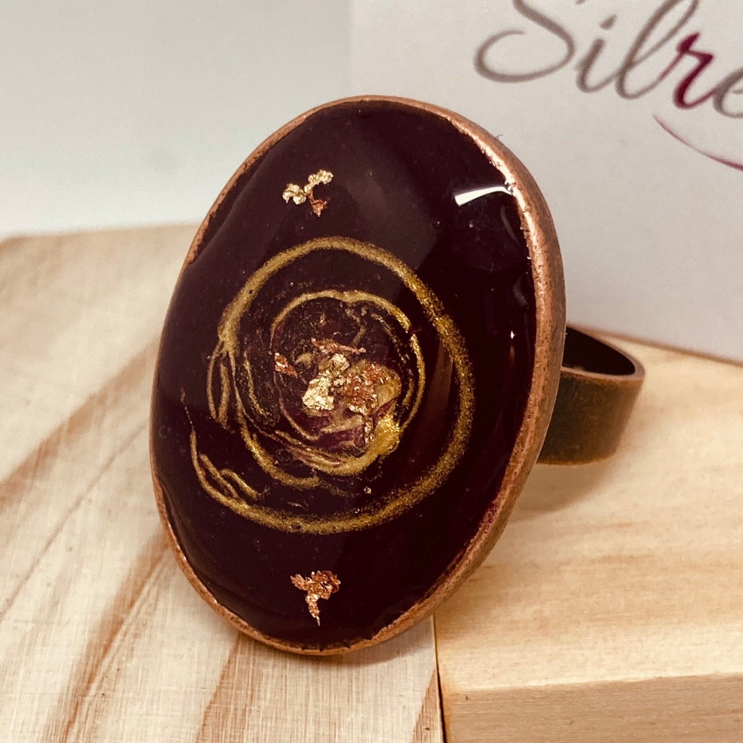 Anello ovale in rame, regolabile, dipinto e vetrificato a mano