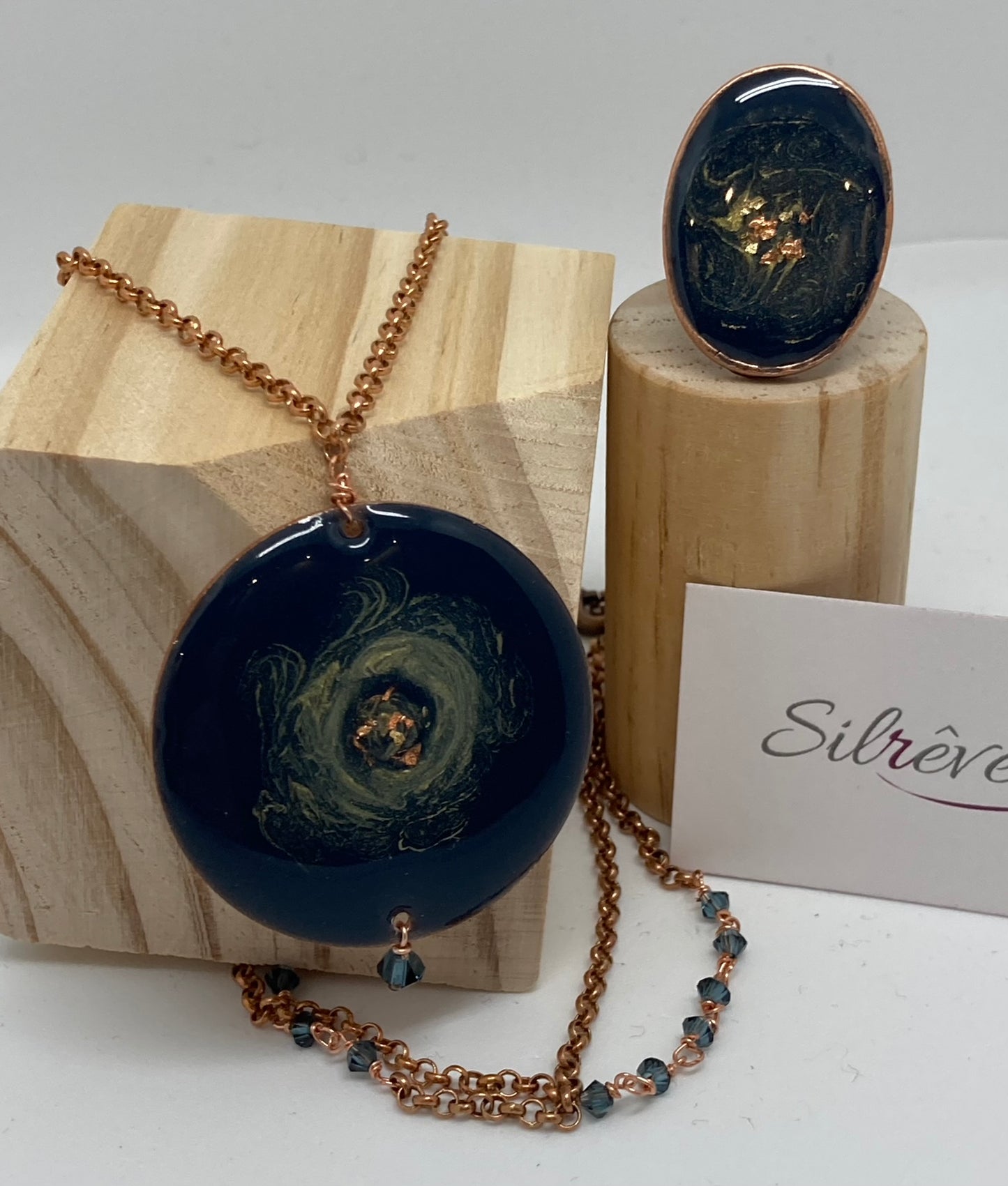 Collana in rame con ciondolo tondo 'Galassia'