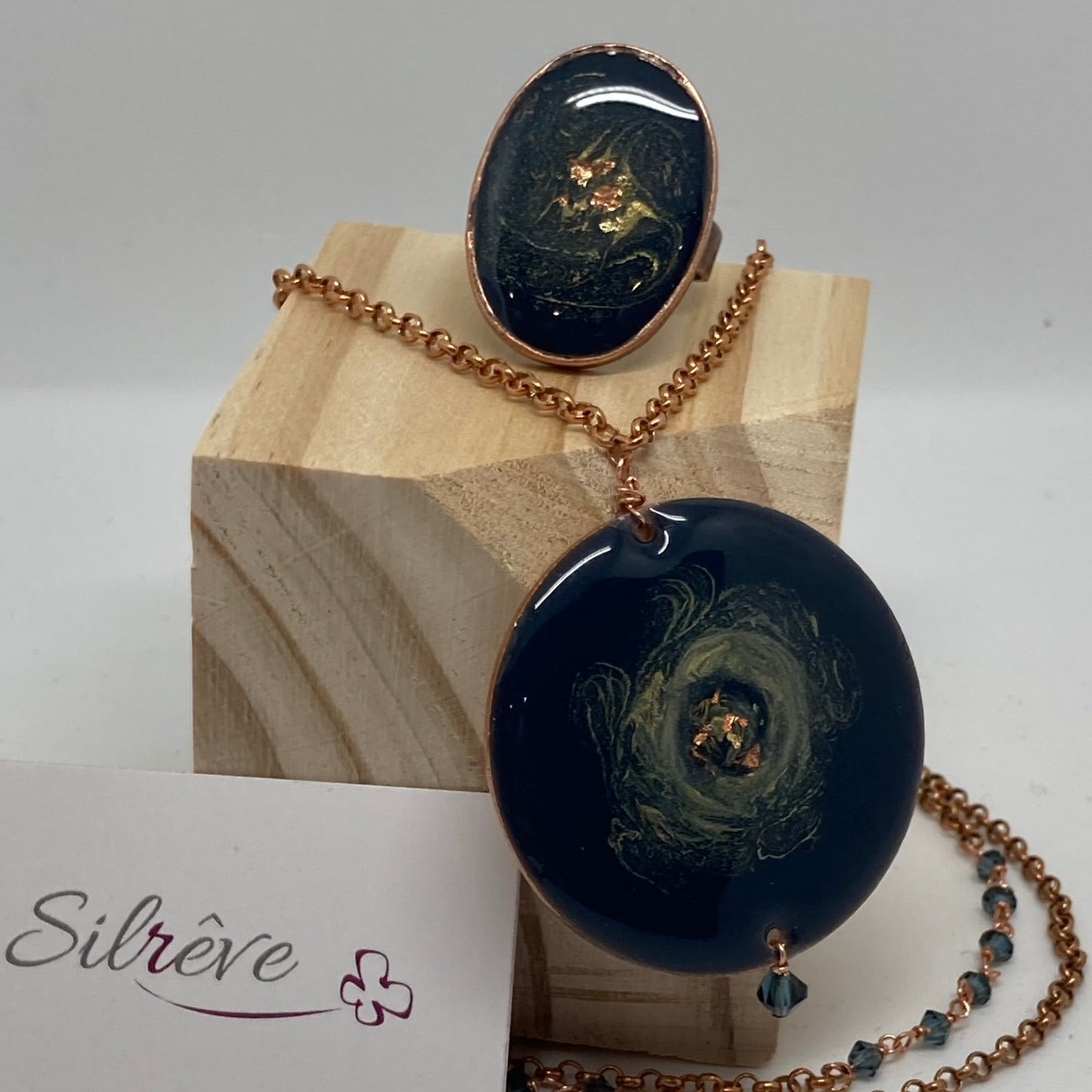 Collana in rame con ciondolo tondo 'Galassia'