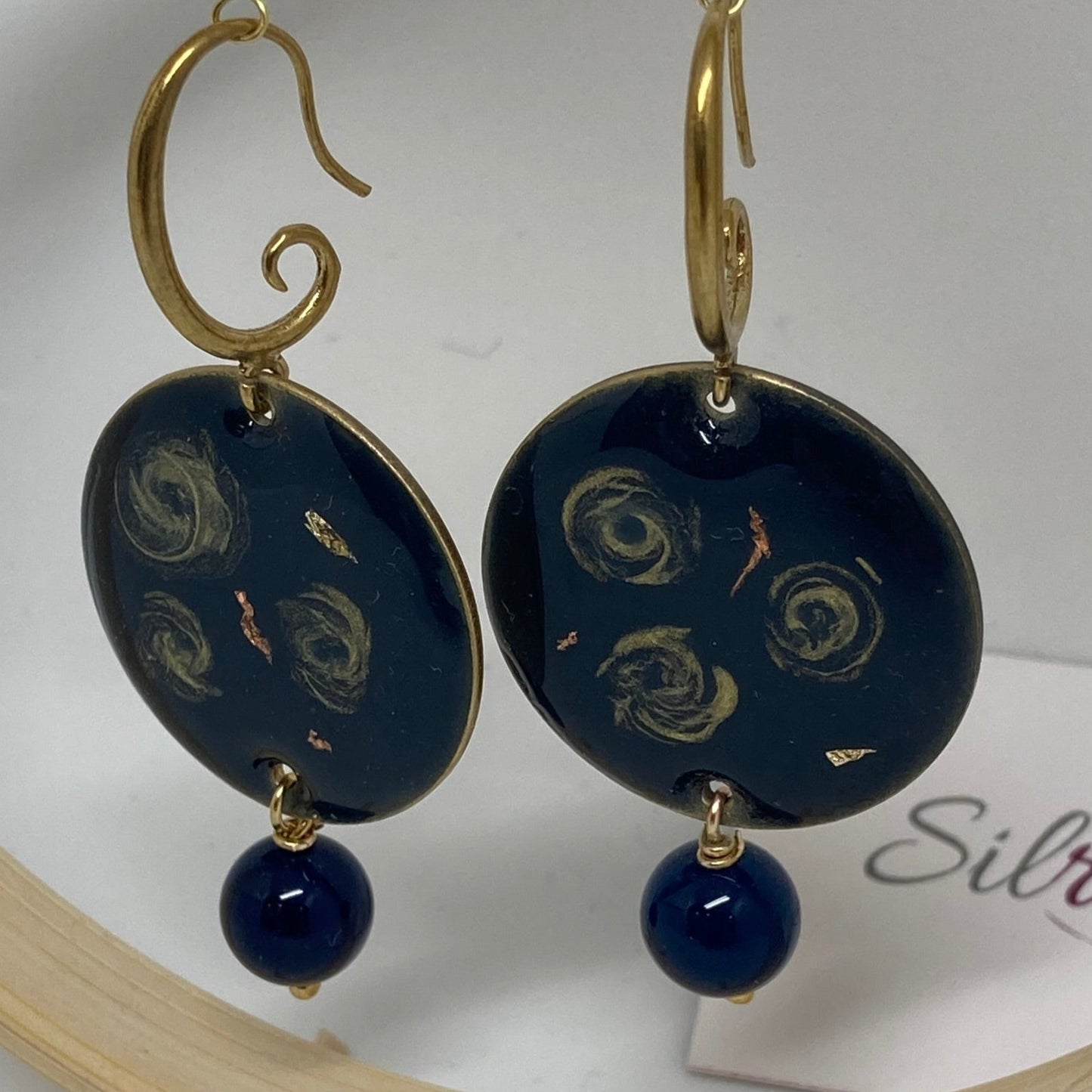 Orecchini pendenti blu e oro in ottone naturale linea 'Galassia'