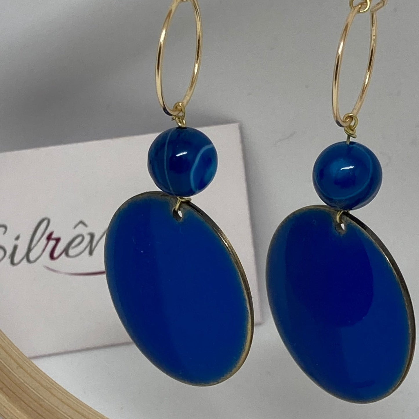 Orecchini pendenti blu in ottone con agata blu