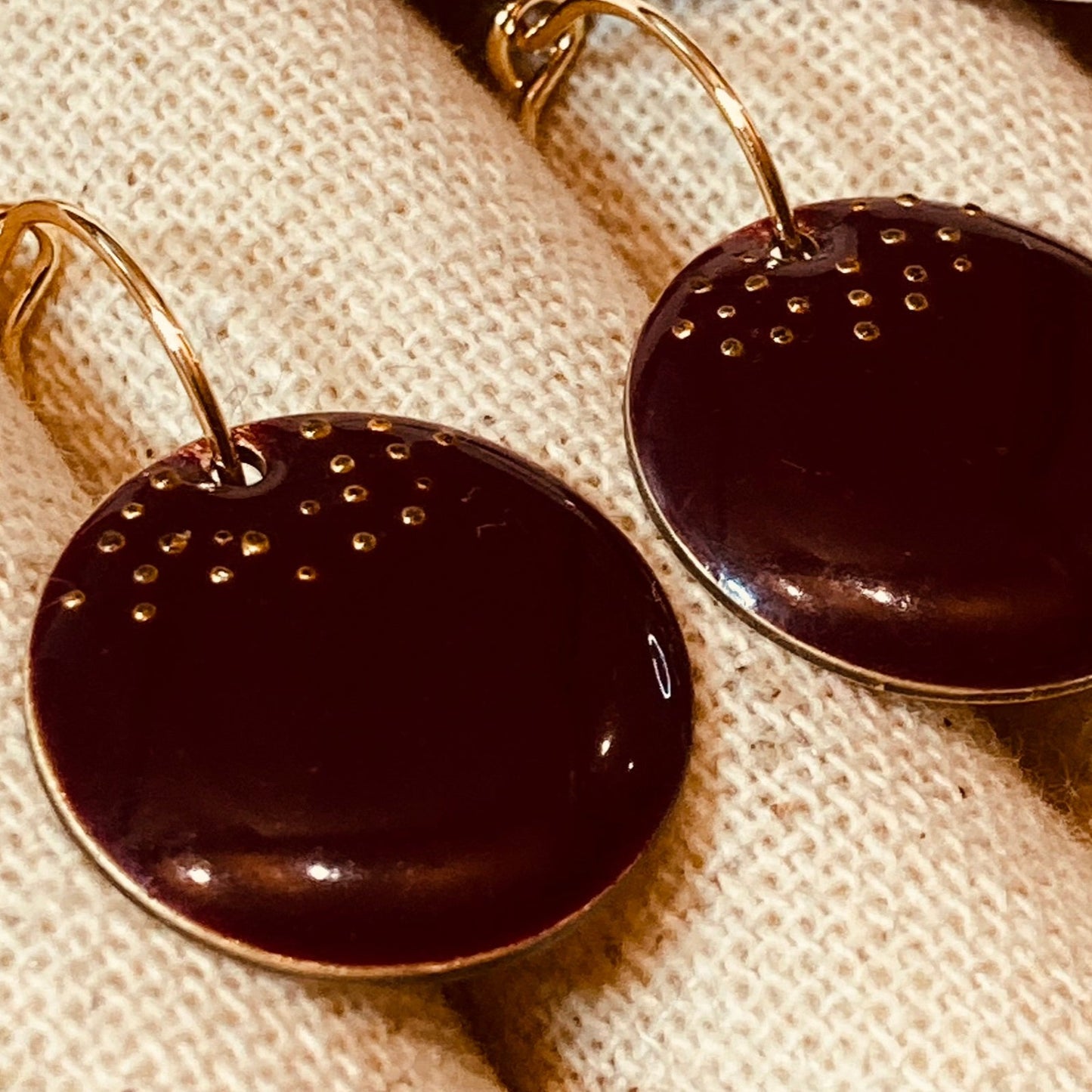 Orecchini pendenti in ottone con micro perle