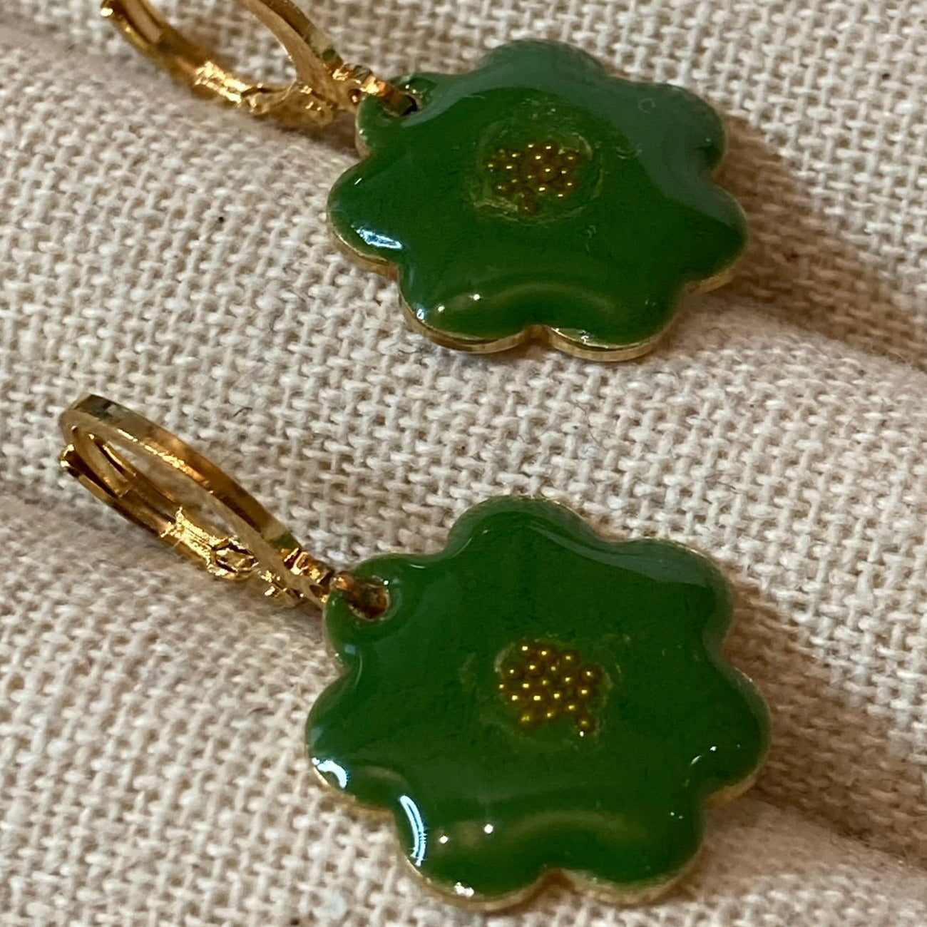 Orecchini pendenti in ottone, a fiore