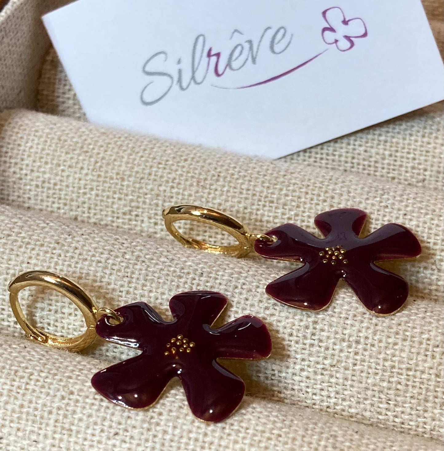 Orecchini pendenti in ottone con micro perle