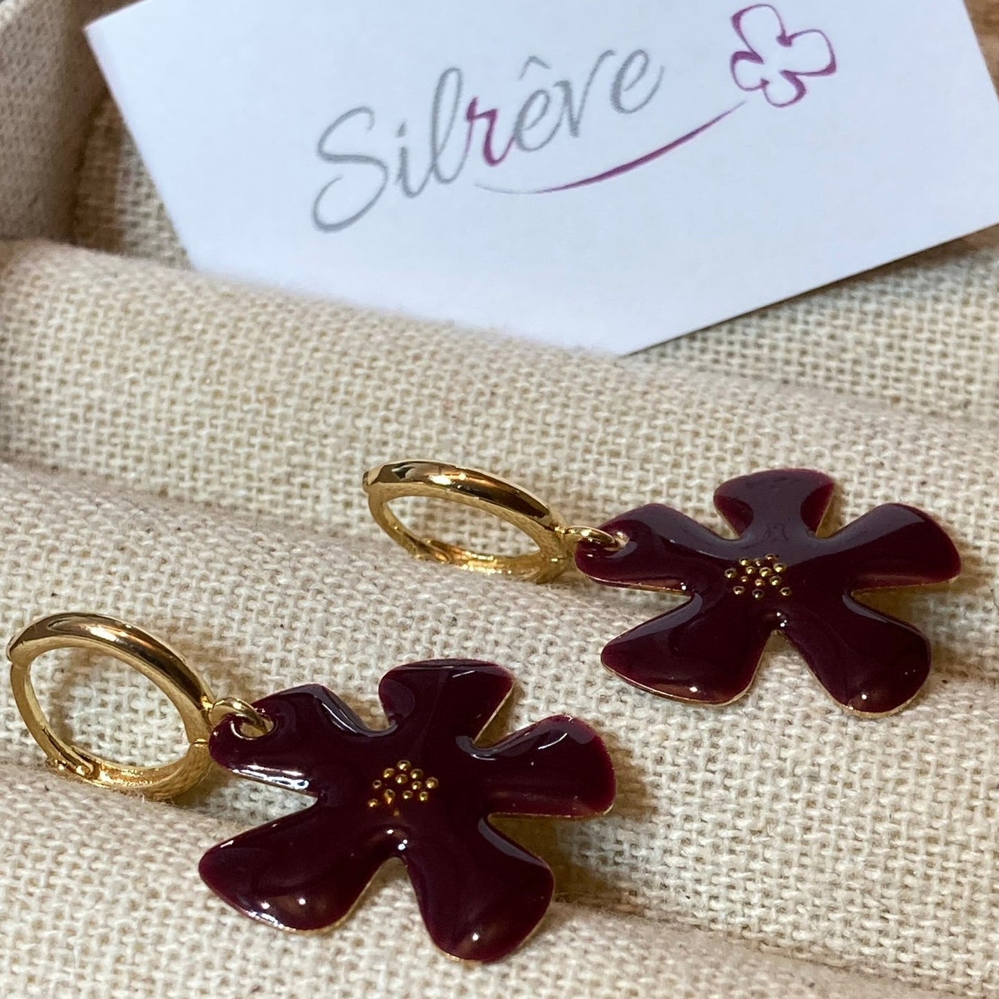Orecchini pendenti in ottone con micro perle