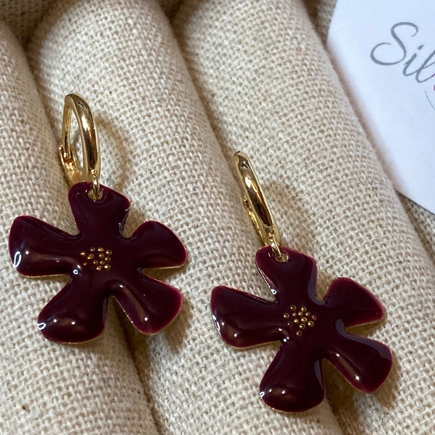 Orecchini pendenti in ottone con micro perle