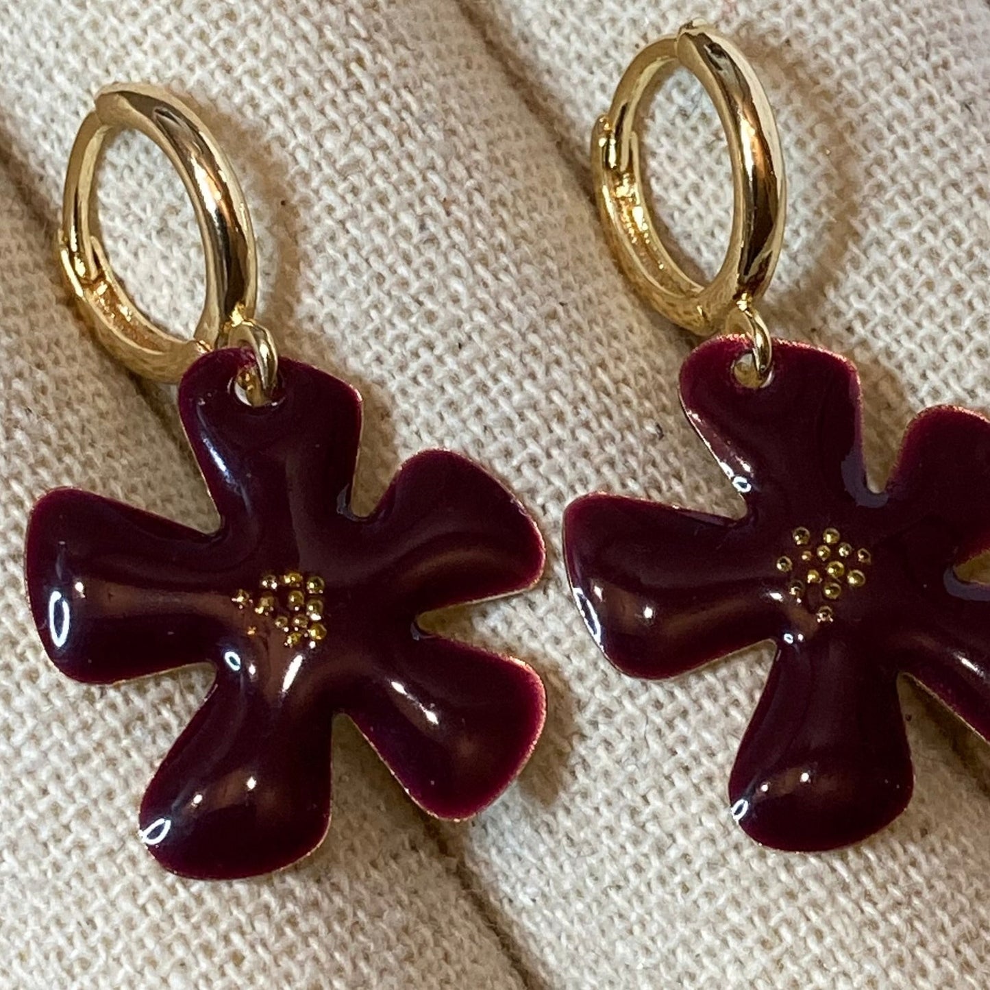 Orecchini pendenti in ottone con micro perle