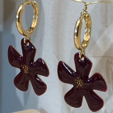 Orecchini pendenti in ottone con micro perle