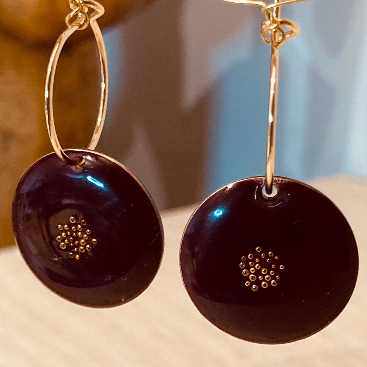 Orecchini pendenti in ottone con micro perle