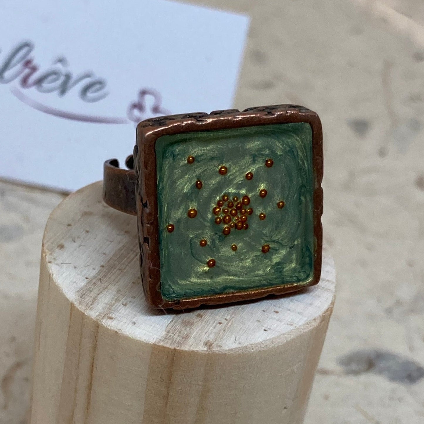 Anello quadrato in rame, regolabile, dipinto e vetrificato a mano