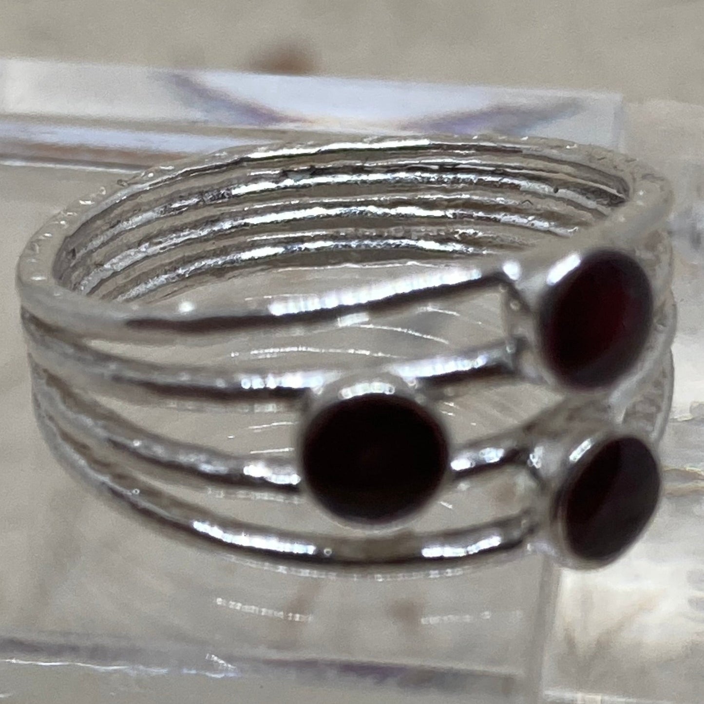 Anello in Ag. 925 rouge-noir , tre castoni