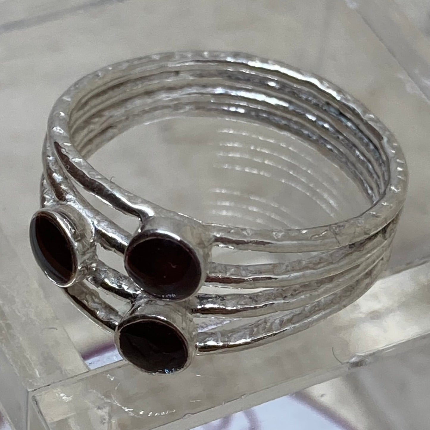 Anello in Ag. 925 rouge-noir , tre castoni