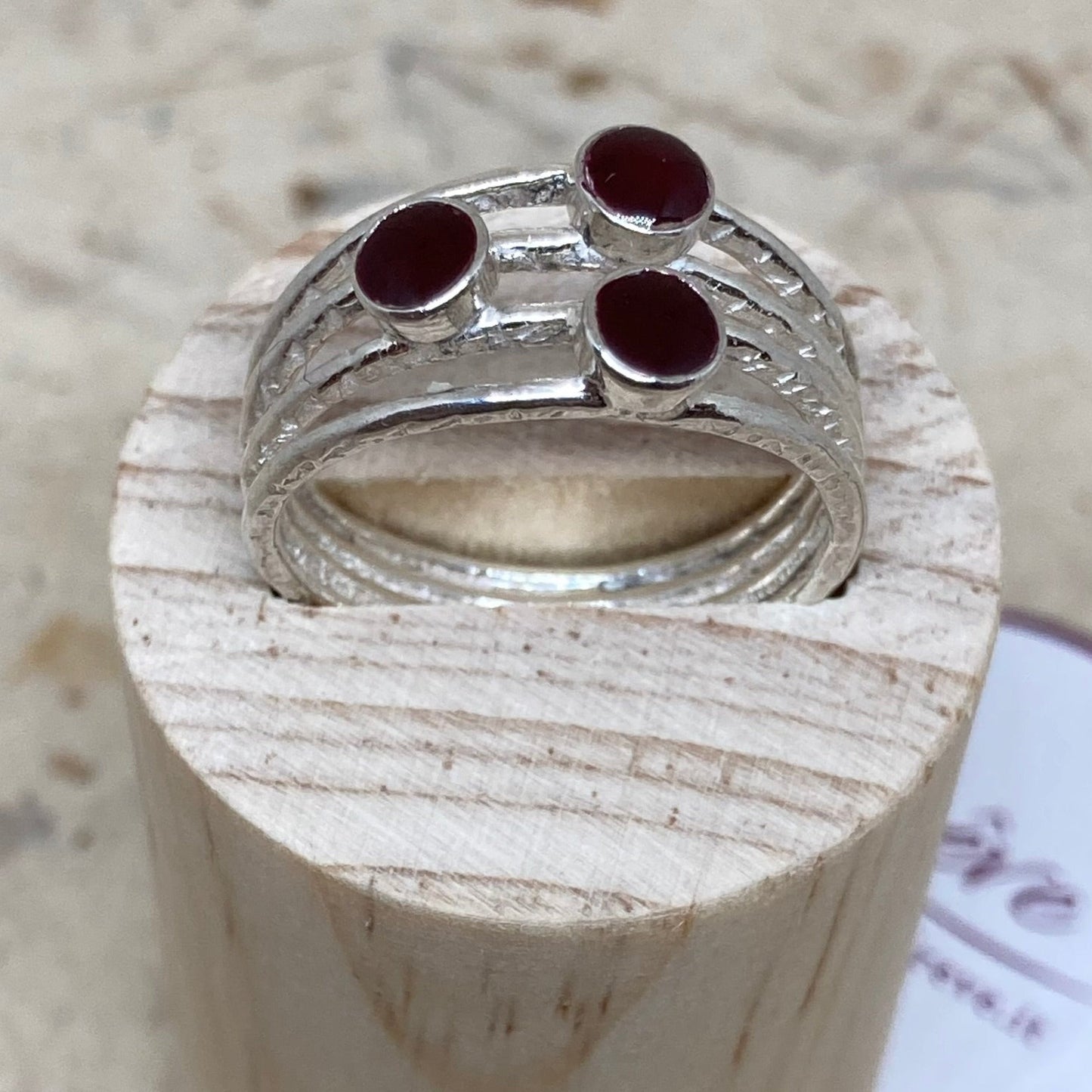 Anello in Ag. 925 rouge-noir , tre castoni