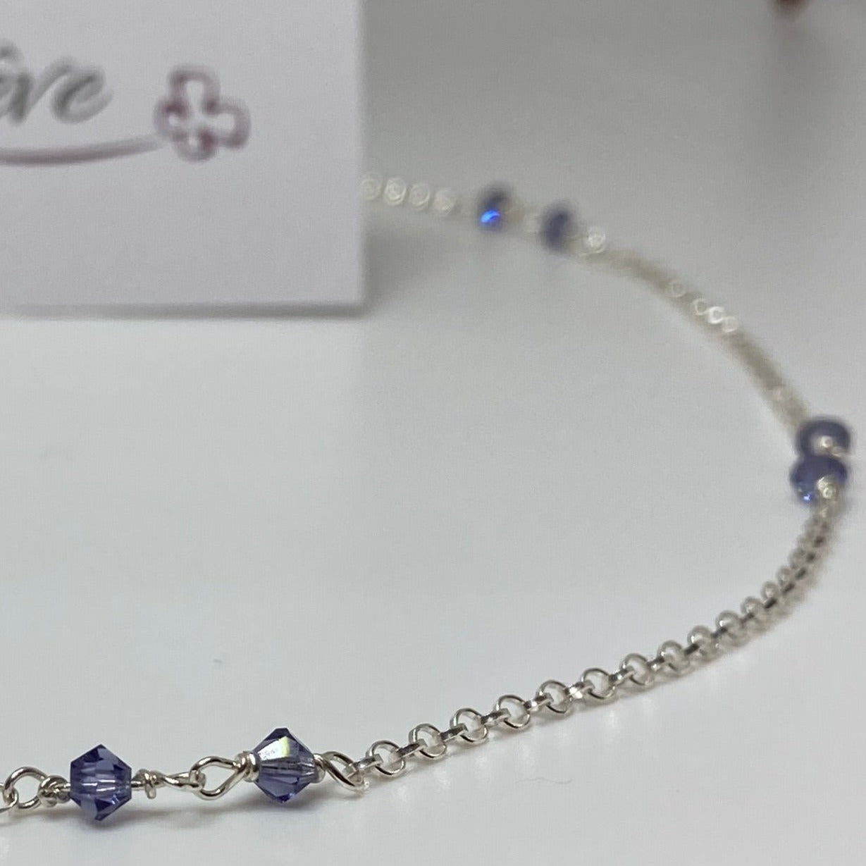 Girocollo rolò in Ag. 925, impreziosito con piccoli cristalli colorati