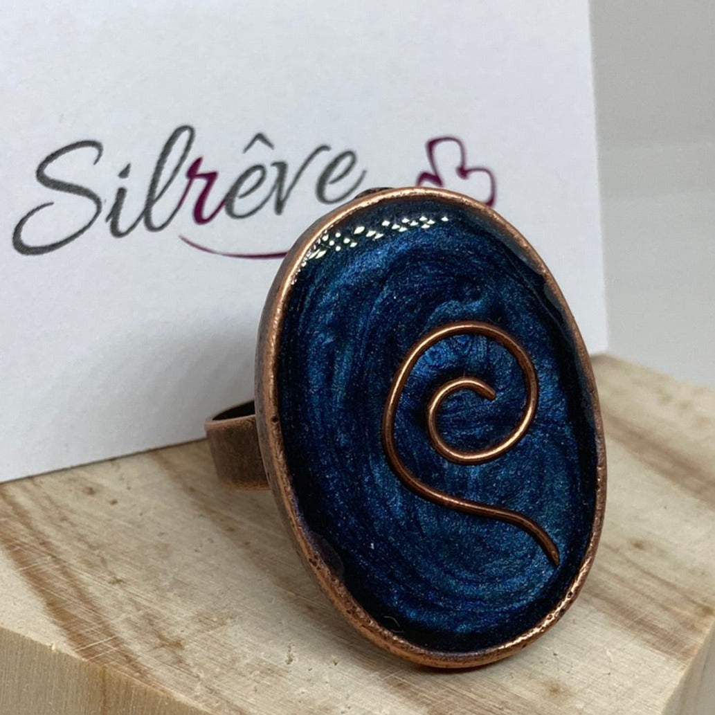 Anello ovale in rame, regolabile, dipinto e vetrificato a mano