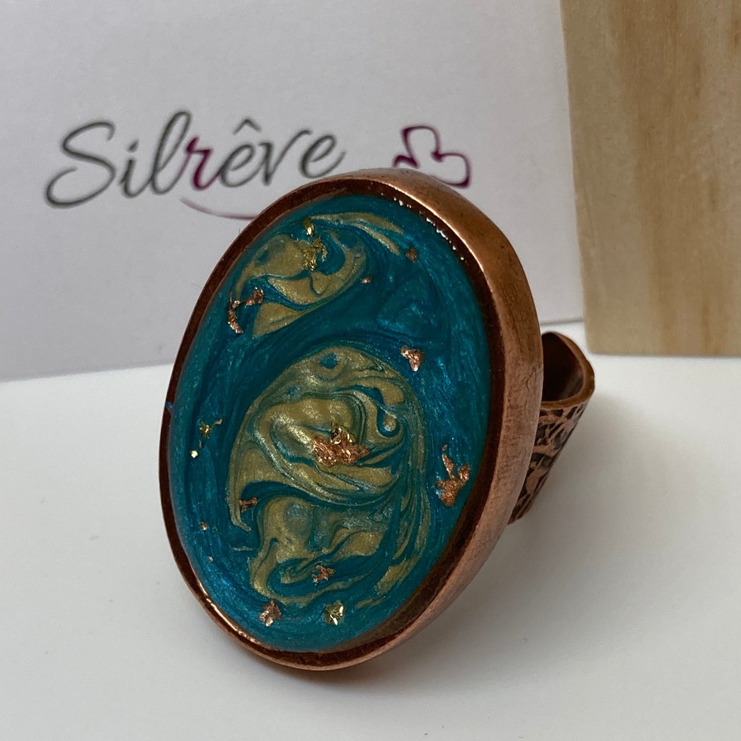 Anello ovale in rame, regolabile, dipinto e vetrificato a mano