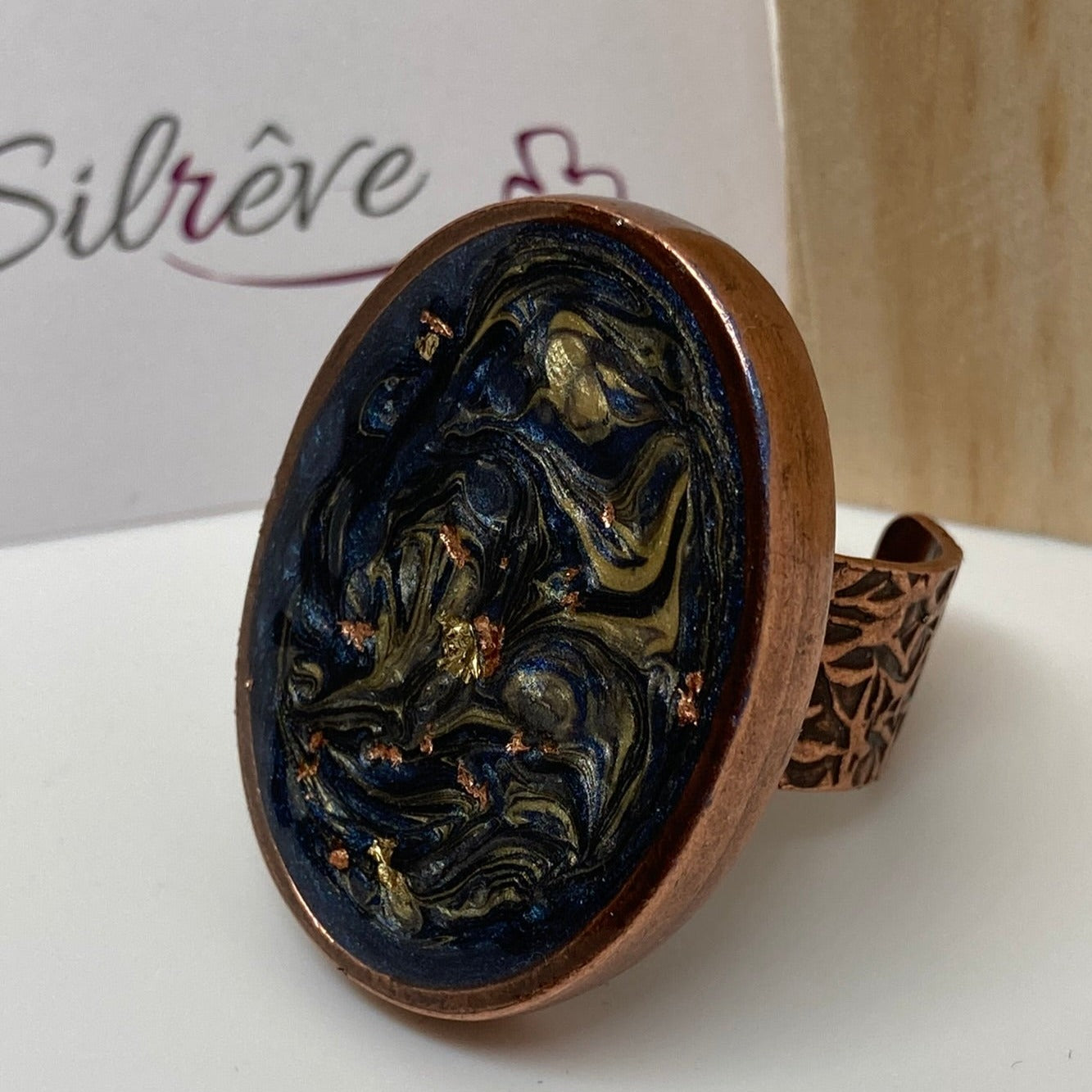 Anello ovale in rame, regolabile, dipinto e vetrificato a mano