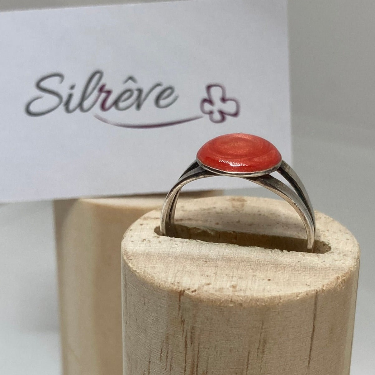 Anello in Ag. 925 regolabile, color rosso corallo