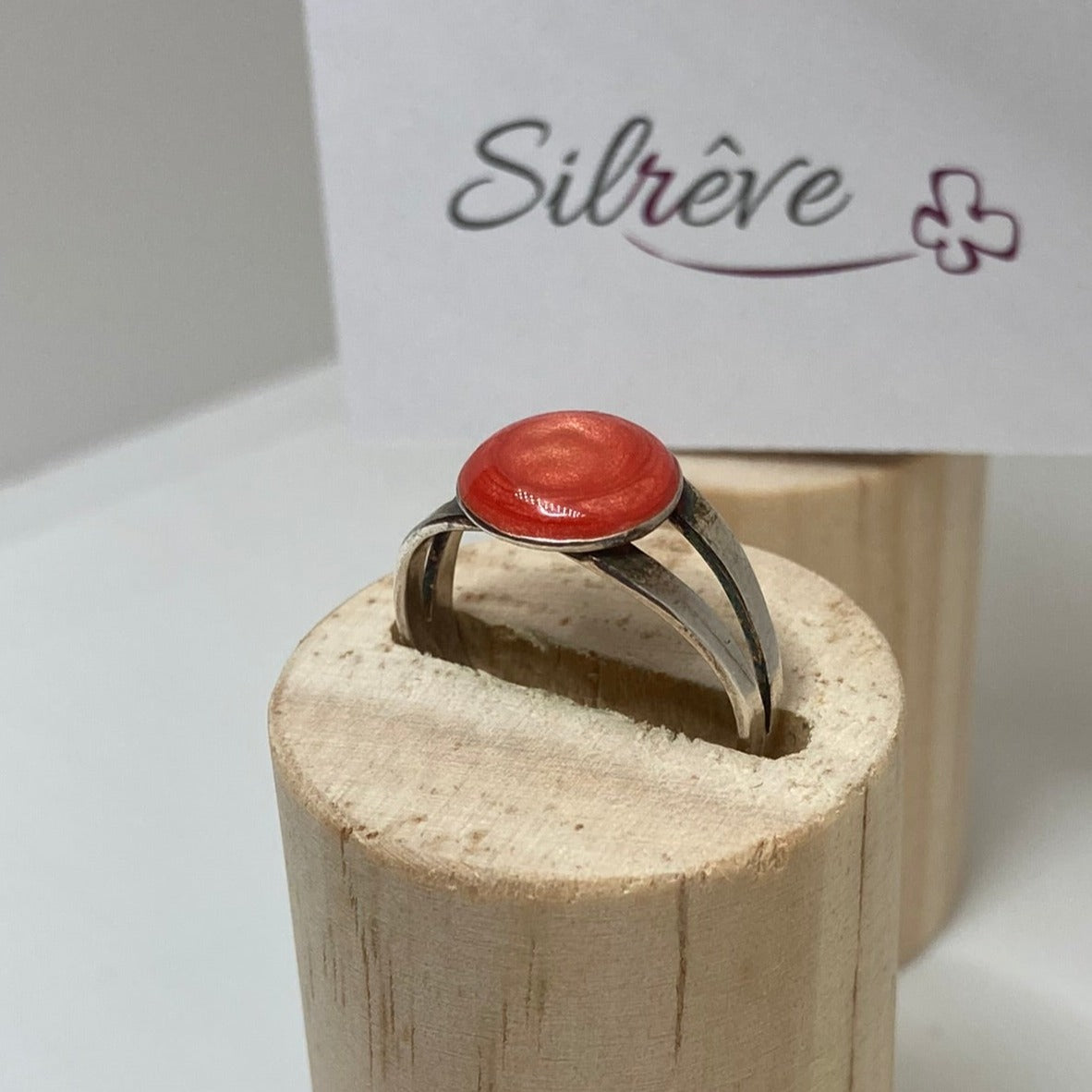 Anello in Ag. 925 regolabile, color rosso corallo
