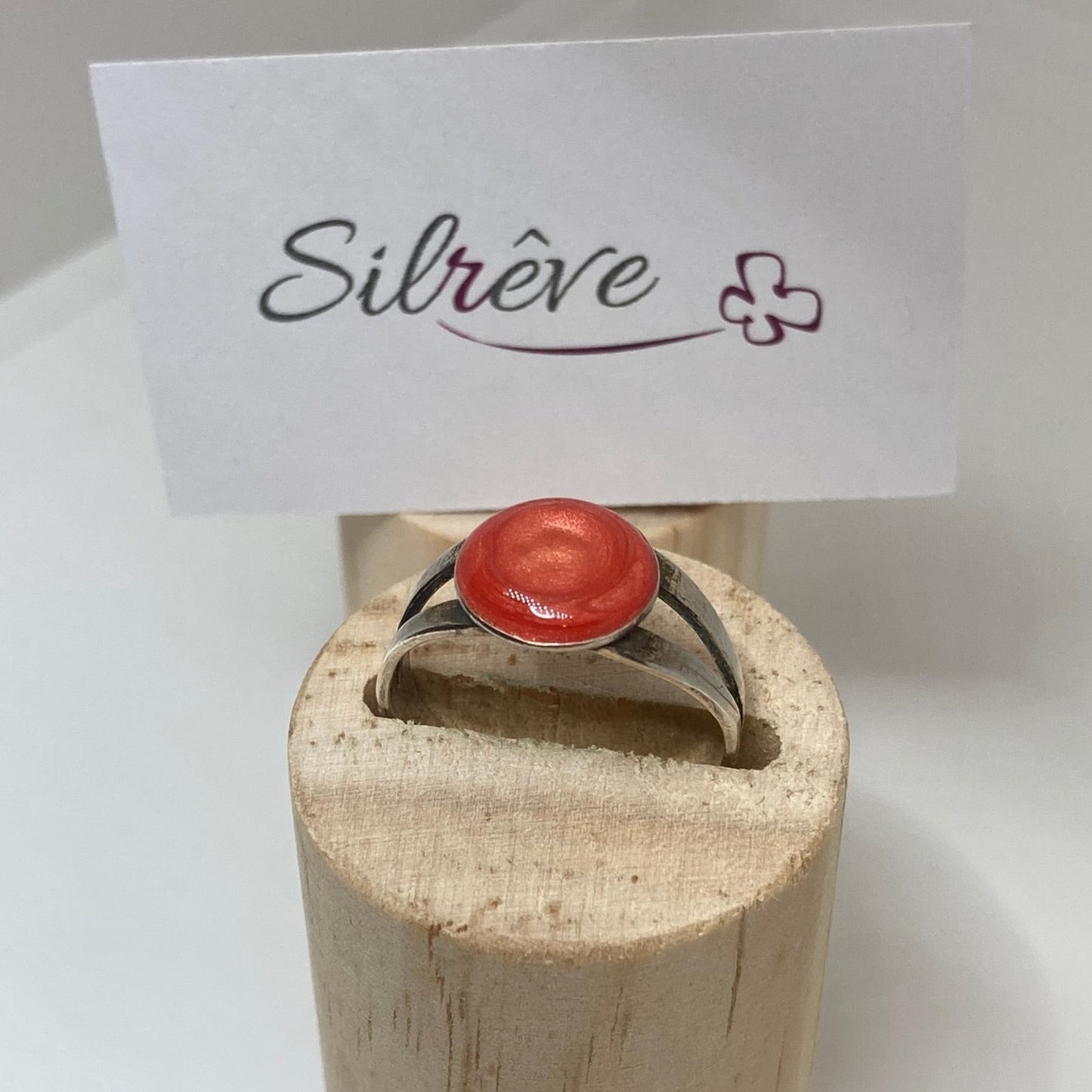 Anello in Ag. 925 regolabile, color rosso corallo