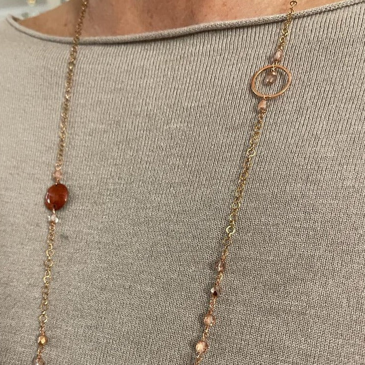 Collana in rame con inserti tondo e ovale dipinti e vetrificati a mano, impreziosita con cristalli