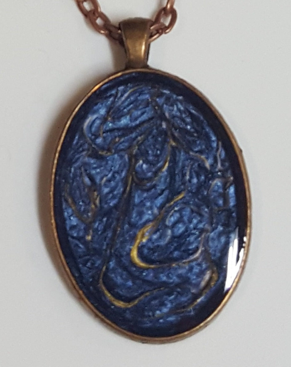 Collana in rame con ciondolo ovale dipinto e vetrificato a mano.
