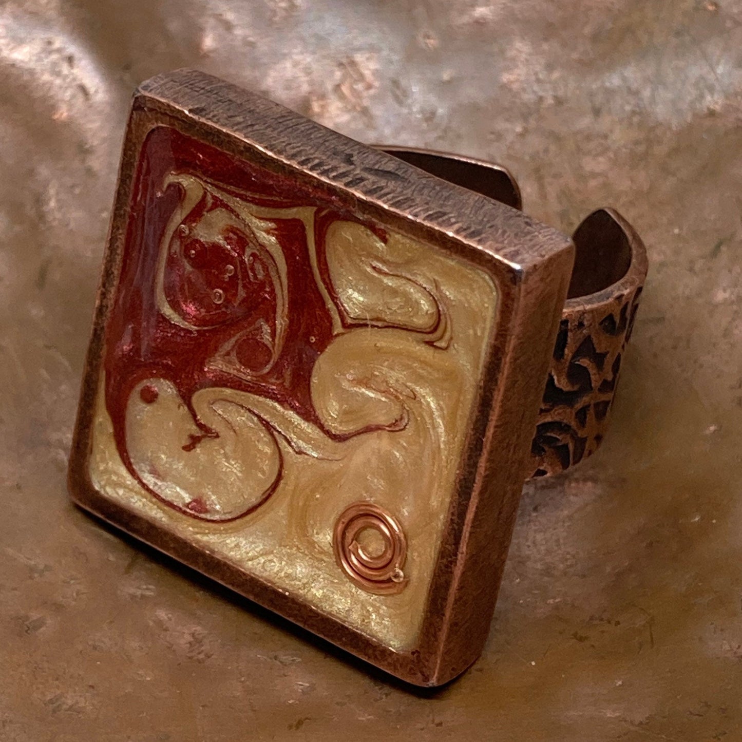 Anello quadrato in rame rosso 'Olio su tela'
