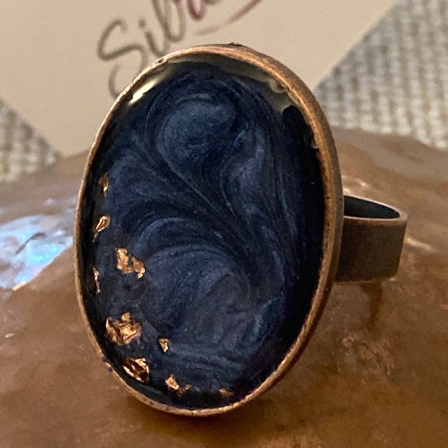 Anello ovale in rame, regolabile, dipinto e vetrificato a mano